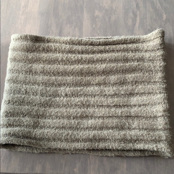 Beautiful Infinity Scarf π - Picture 2 of 4